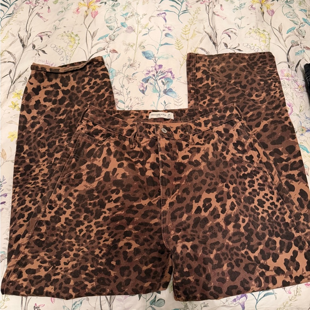 Abercrombie Mid Rise Leopard Print Pants size 29